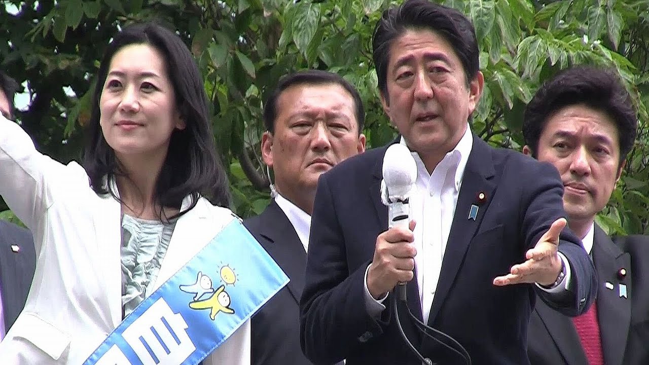 松川るいの画像2016年（38歳）の時参議院員議員を立候補して応援に来た安倍総理