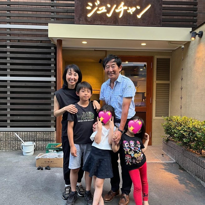 石田純一船橋の焼き肉店「ジュンチャン」で妻の理子さんと3人子供たち