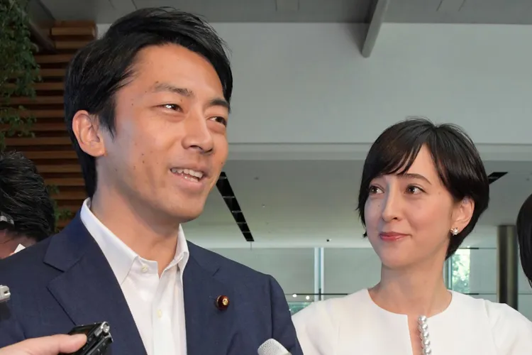 滝川クリステルの画像㉘2019年8月7日、首相官邸で菅官房長官と安倍総理に結婚報告と会見