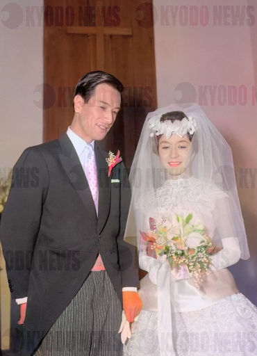 草笛光子(27歳)、芥川也寸志(35歳)は1960年に結婚。