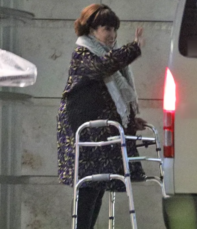 黒柳徹子が手をふる画像2023年（90歳）