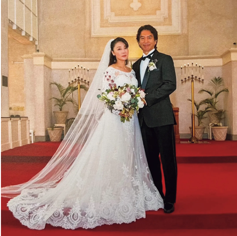 浅野ゆう子、旦那と結婚式ハワイで