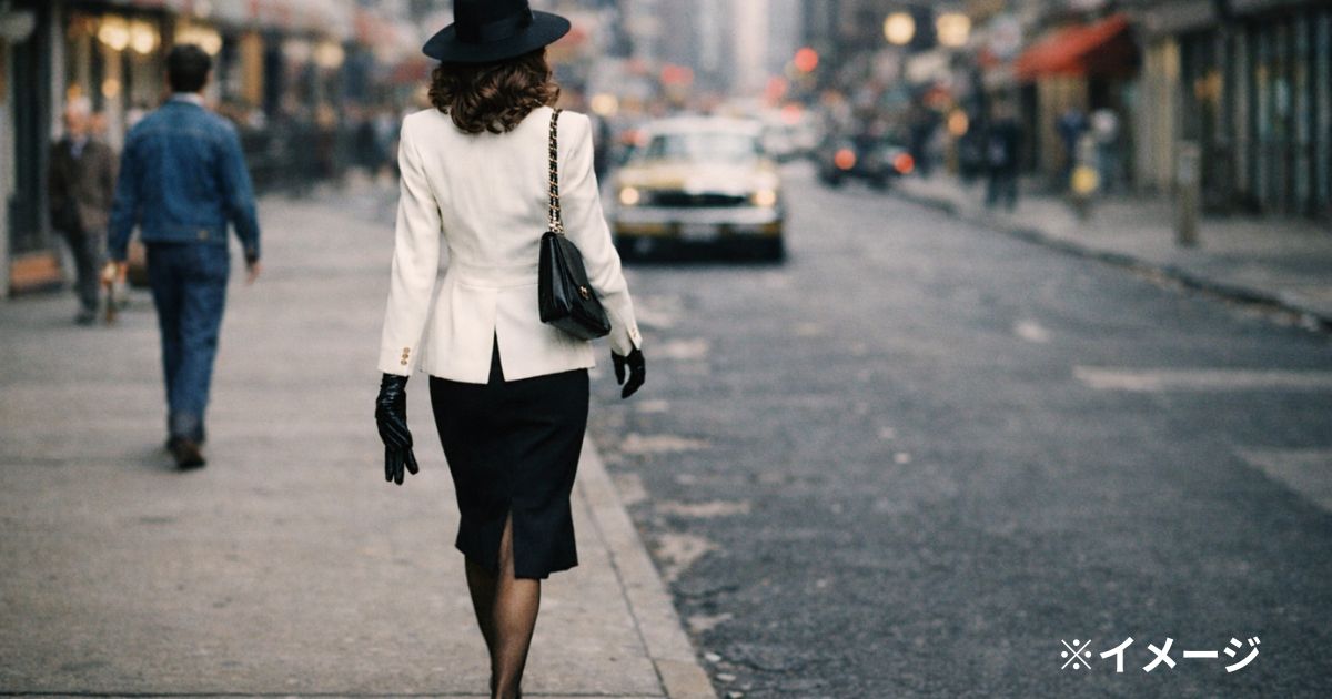 都会を歩く後ろ姿