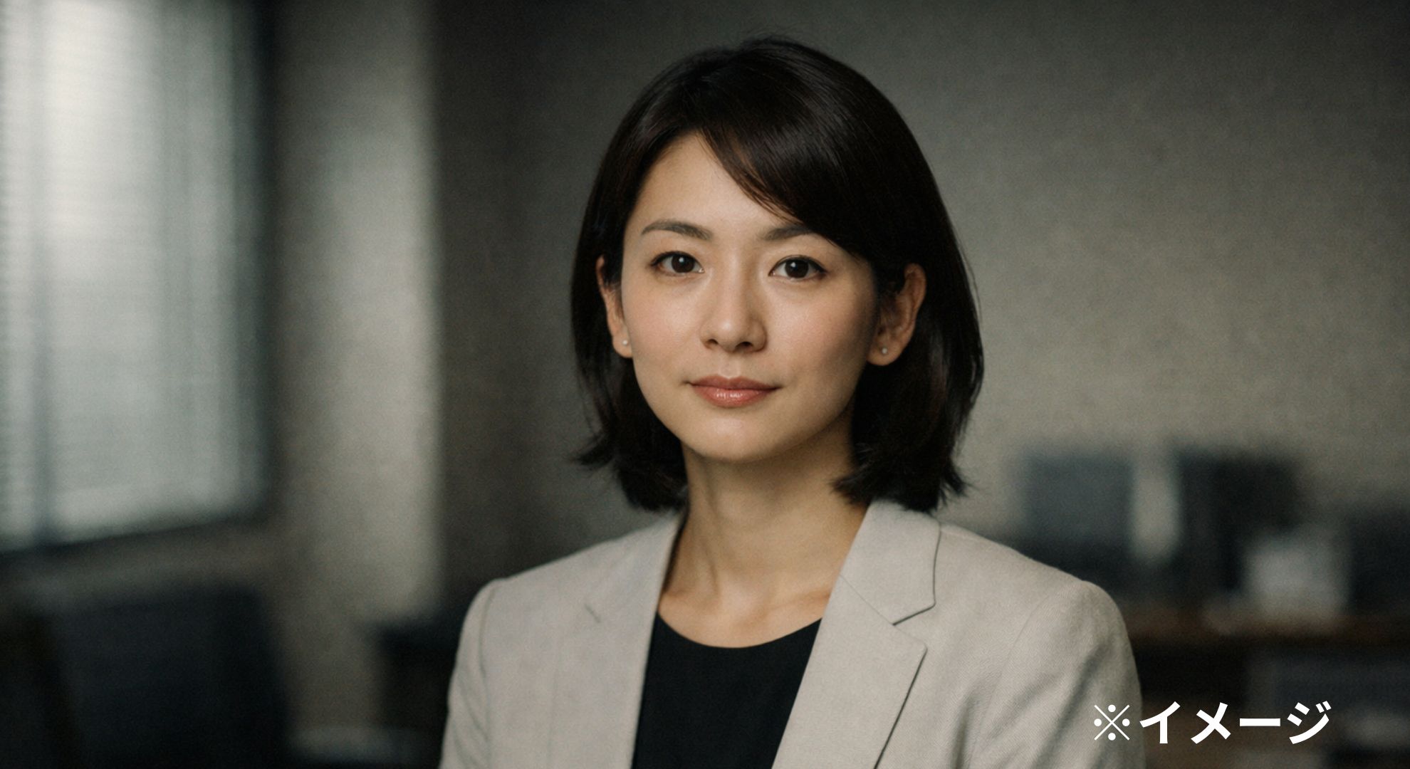 落ち着いた佇まいの女性