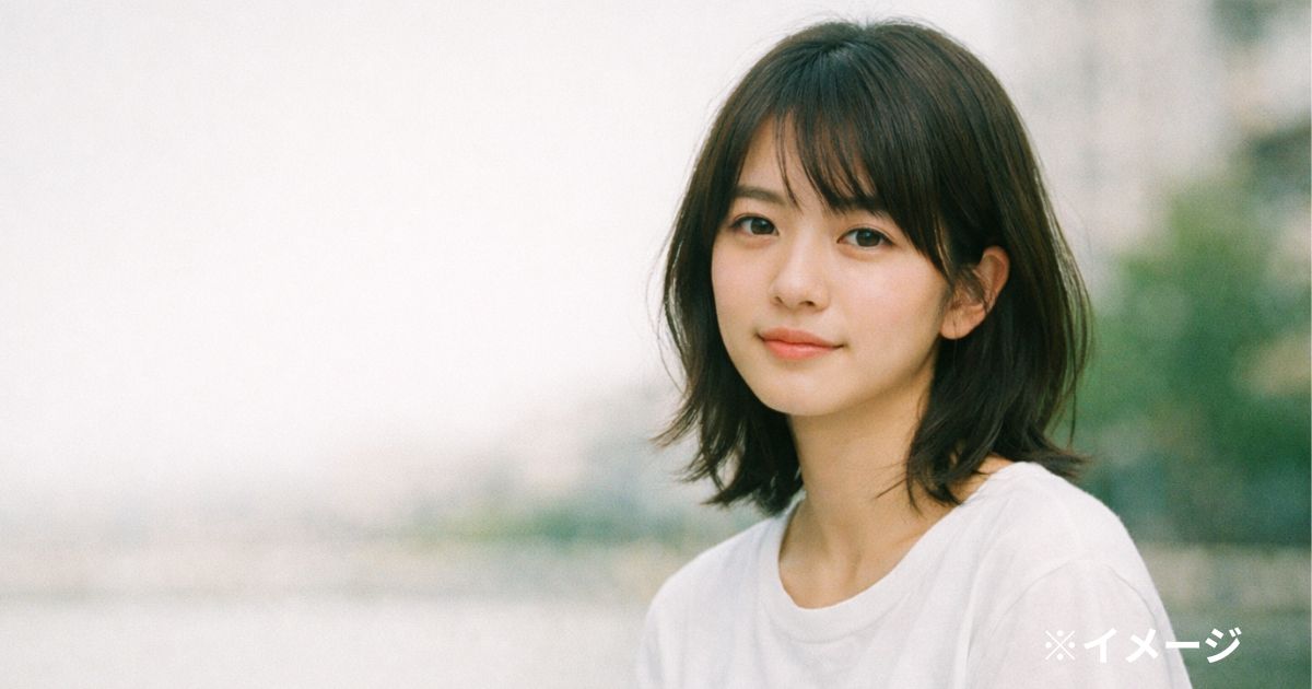 優しい微笑みの女性