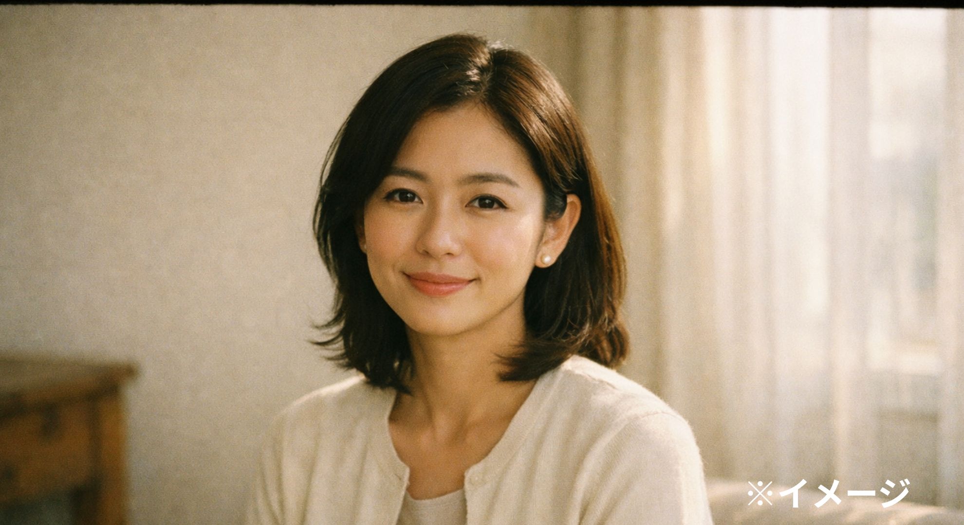 穏やかな微笑みの女性