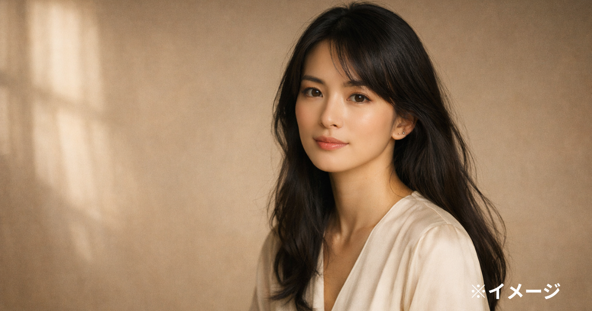 小雪の若い頃をイメージした上品でクールな美しさのポートレート