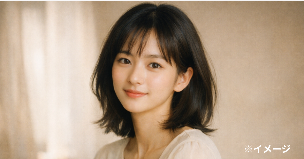 鶴田真由の若い頃を思わせる90年代風の透明感ある女性イメージ